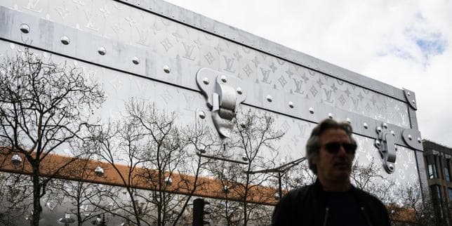 A Paris, pour son premier budget, le maire Emmanuel Grégoire accusé de « marchandiser » la ville