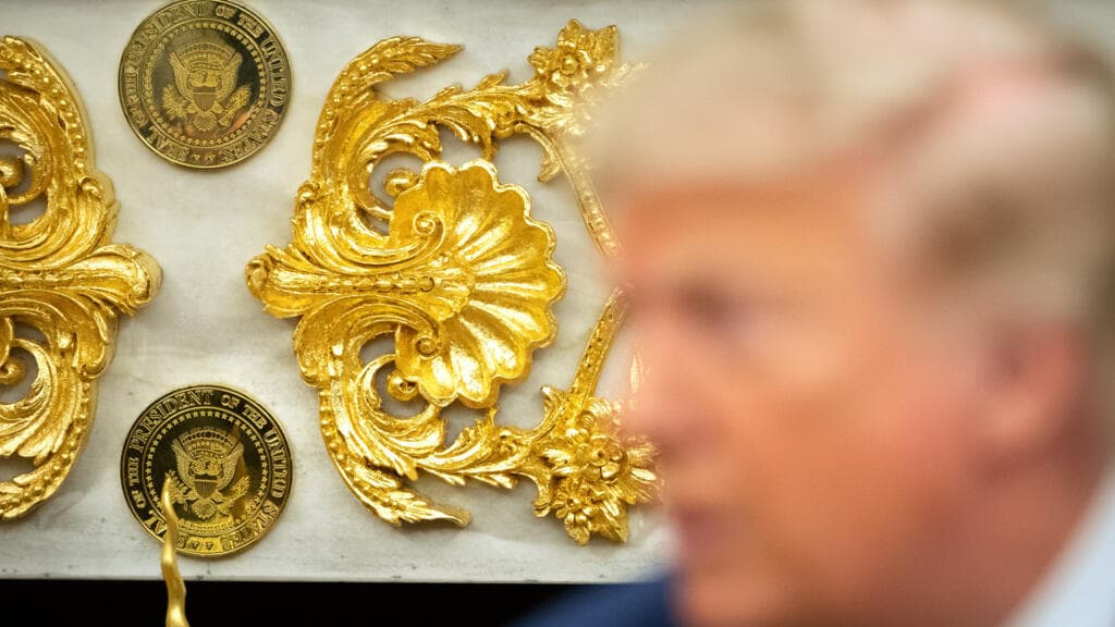 Donald Trump annonce des droits de douane de 100 % sur les médicaments génériques à partir de 2028