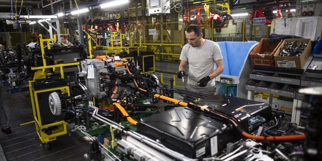 Industrie : « L’argent public européen doit servir la production européenne », défend Stéphane Séjourné
