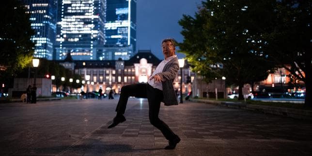 Au Japon, Toru Dance fait valser les clichés sur le « salaryman » nippon, réputé discipliné et sans fantaisie