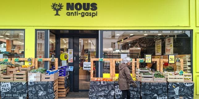 Face à la hausse des prix alimentaires, la ruée des consommateurs sur les bons plans : « Le bac antigaspi est souvent vide dès 11 heures du matin »