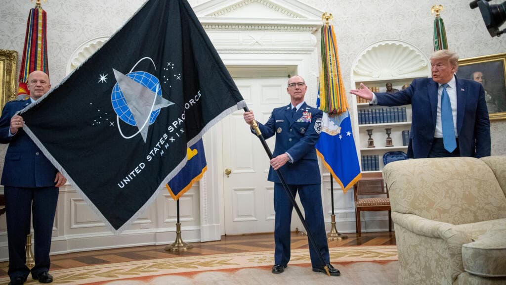 Espace : les États-Unis confirment pour la première fois avoir déployé des armes en orbite