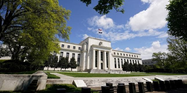 La Fed maintient ses taux inchangés, sous la pression de Donald Trump