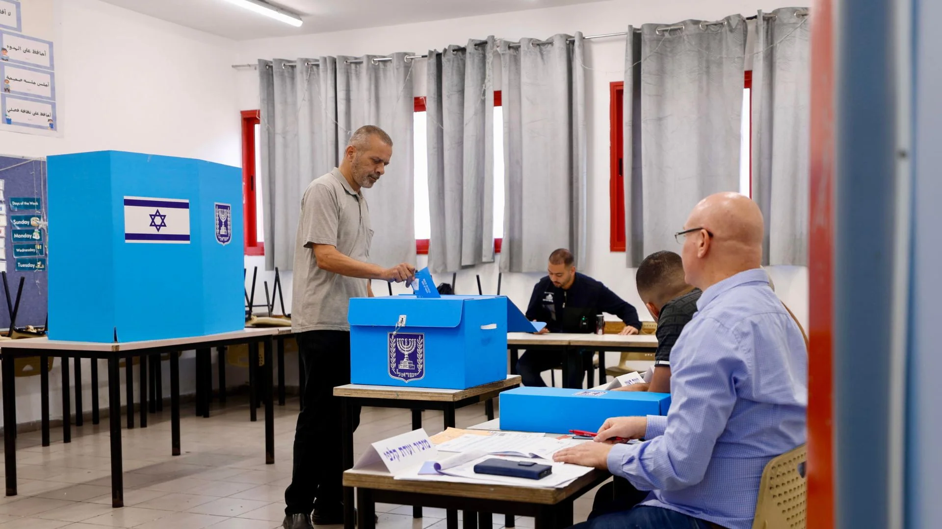 Élections en Israël : Netanyahu joue son gouvernement, participation en hausse, duel ouvert avec Eisenkot