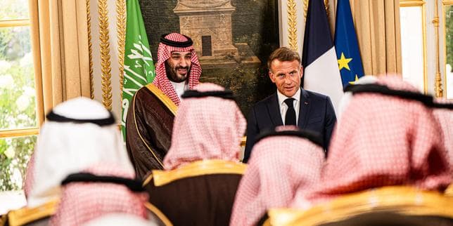 Parcs d’attractions près de Paris : l’Arabie saoudite prévoit d’investir 6 milliards d’euros, annonce Emmanuel Macron