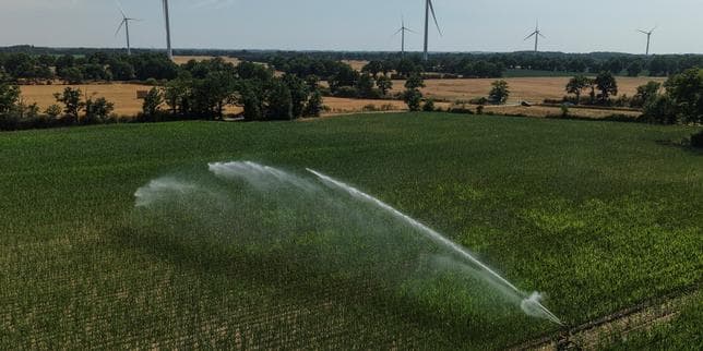 Loi d’urgence agricole : les parlementaires s’accordent en commission mixte paritaire sur ce texte aux mesures contestées concernant l’eau et les pesticides