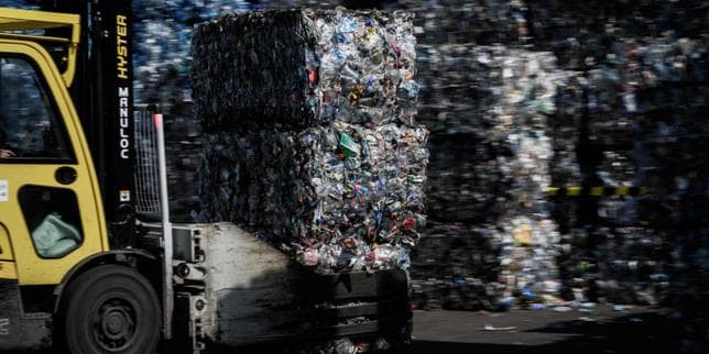Consigne des bouteilles plastique : des élus locaux dénoncent une « parodie de concertation » et quittent une réunion au ministère de la transition écologique