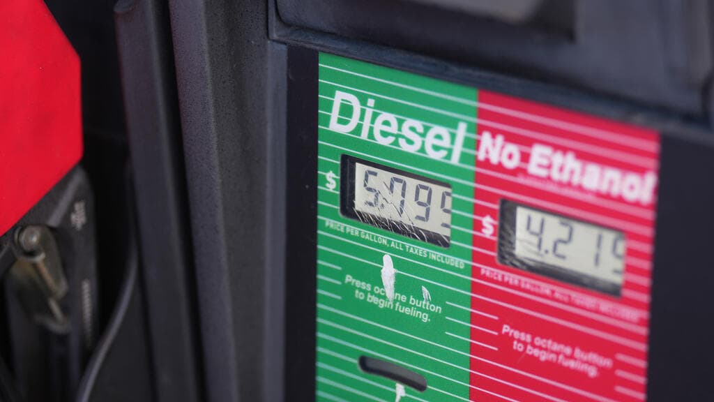 Hausse des prix du diesel : Washington presse les Européens de puiser dans leurs réserves