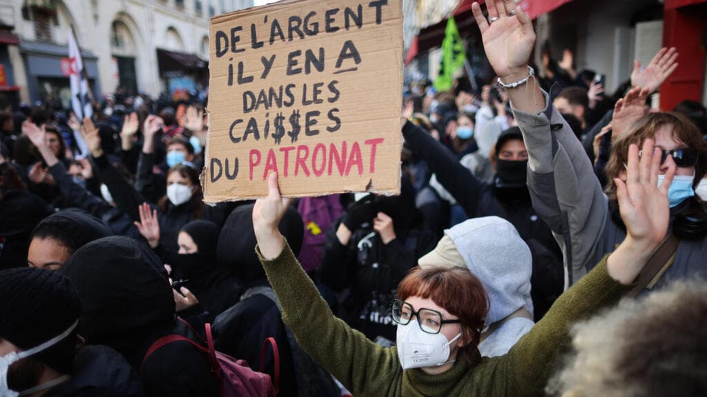 Salaire, pouvoir d'achat, inflation : pourquoi le coût de la vie alimente la colère sociale