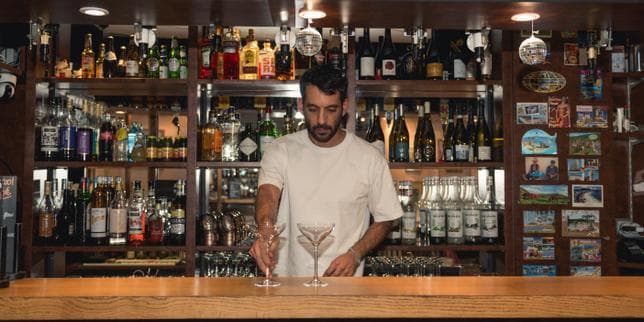A Toulouse, au comptoir du Gloria, le bar des jours anxieux