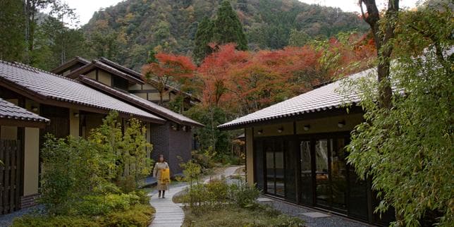 Au Japon, les « ryokan » de luxe se transforment pour séduire la clientèle étrangère