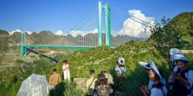 Dans le Guihzou, la frénésie de construction de ponts et d’autoroutes, au cœur du modèle de développement chinois, se heurte au mur de la dette