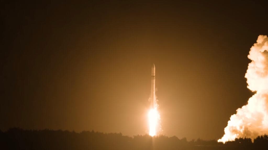 Ouverture d'un sommet international sur l'espace à Paris sur fond de rivalité franco-allemande