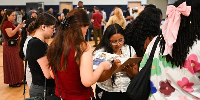 Aux Etats-Unis, la croissance reste vive mais elle crée moins d’emplois