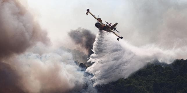 Derrière le défaut des moyens aériens contre les incendies : l’intensité des feux, leur simultanéité, et une maintenance difficile des Canadair