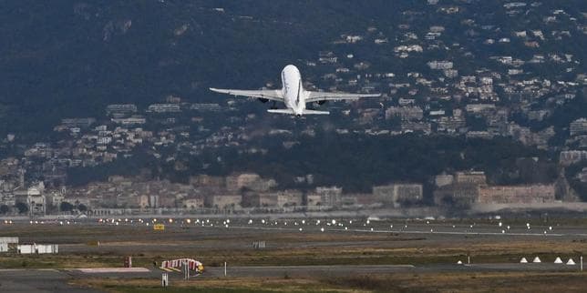 Les contrôleurs aériens dans le viseur de la Cour des comptes, qui propose de les sortir de la fonction publique d’Etat