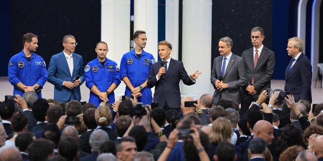 Espace : Emmanuel Macron plaide pour une gouvernance partagée et une Europe « puissante »