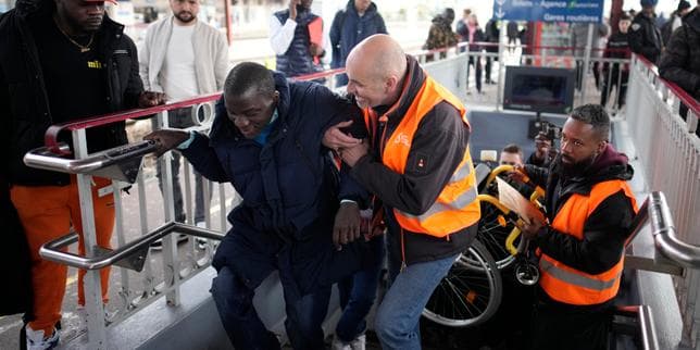 Les transports en commun peinent à atteindre l’accessibilité universelle : « Deux accidents mortels en six mois, ça fait beaucoup »