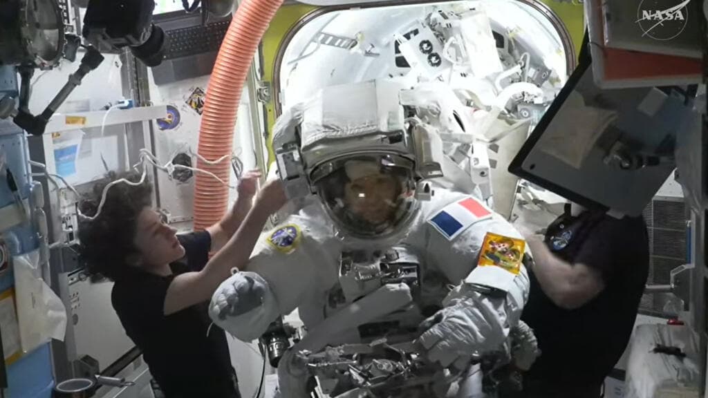 Une Française dans l'espace, incendies en Europe et guerre en Ukraine : la semaine en images