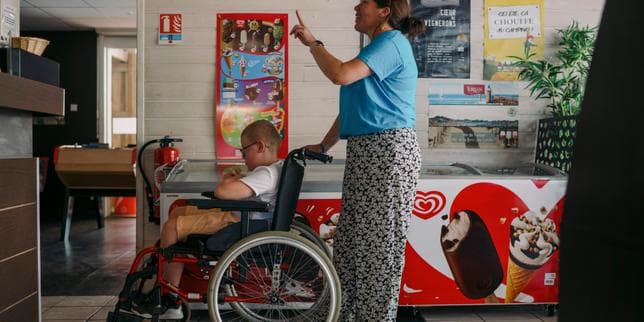 Partir en vacances avec un handicap, une difficile quête de lieux adaptés : « Improviser, c’est compliqué »