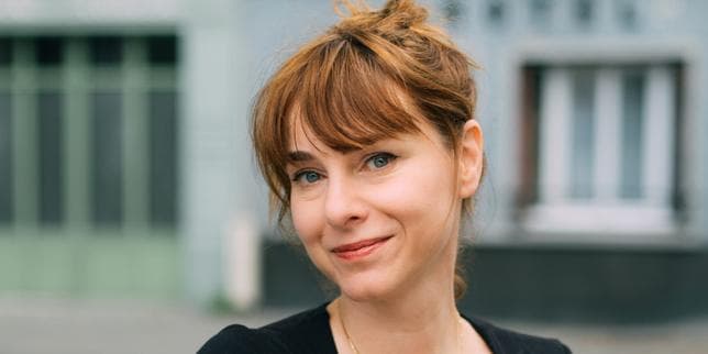 Titiou Lecoq, autrice du « Couple et l’argent » : « Longtemps, le féminisme français a eu un problème avec l’économie »