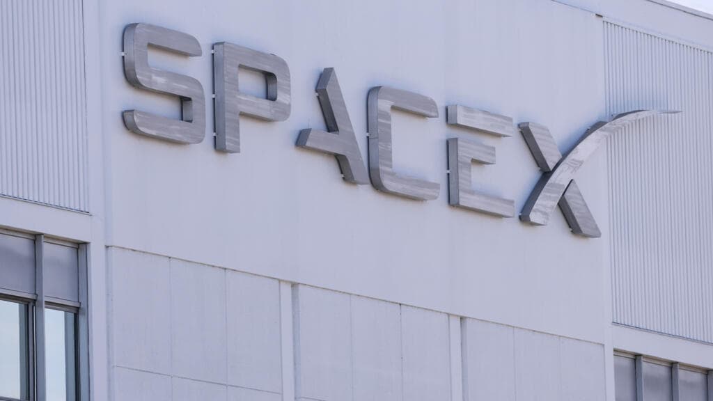 Pour ses premiers résultats en Bourse, SpaceX dépasse les attentes sans rassurer
