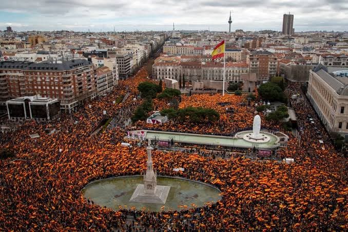 Espagne, manifestations dans des centaines de villes pour Ceuta : tensions et protestations contre le gouvernement Sánchez