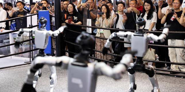 En Chine, derrière la vogue du robot humanoïde, l’enjeu de la robotique industrielle