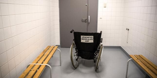 Dans les aéroports parisiens, des personnes à mobilité réduite « traitées comme des bagages » et des assistants de mobilité débordés