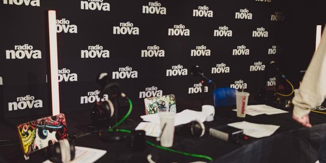 Audiences radio : France Culture talonnée par Radio Nova ; France Inter, RTL et Franceinfo à la baisse